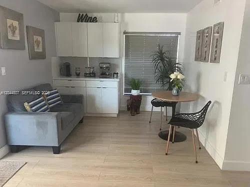 3 bed, 2.5 bath, $3,300 — Photo 3