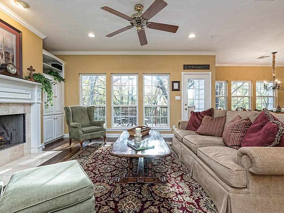 5th image of 1032 Cardinal Dr