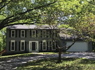 2704 Red Barn Rd, Crystal Lake, IL 60012