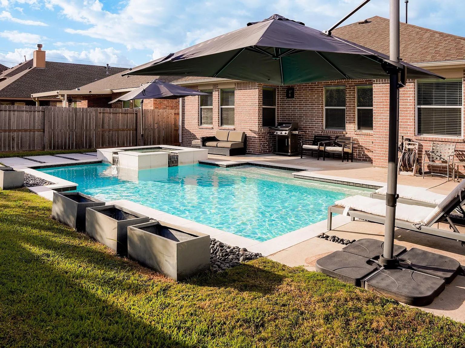 3 bed, 2.0 bath, 1601 sqft, $2,900 — Photo 3