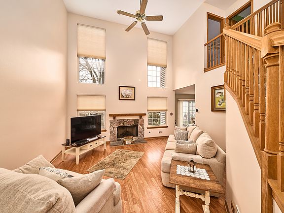 3rd image of 161 Parkview Dr