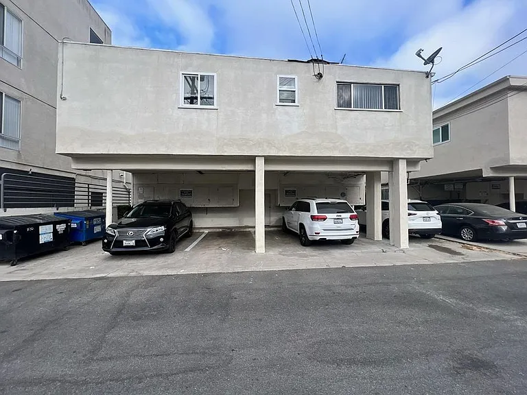1130 S Clark Dr #5 — Photo 2