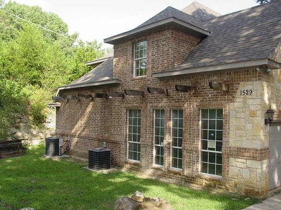 3rd image of 1527 Valley View Dr