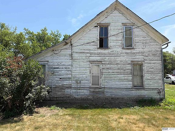 5th image of 211 W Poplar St