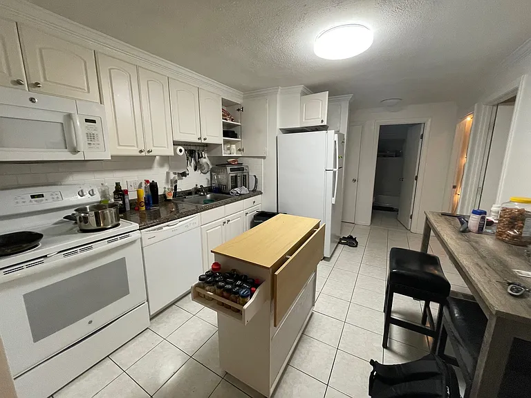 16 Westford St #6 — Photo 2