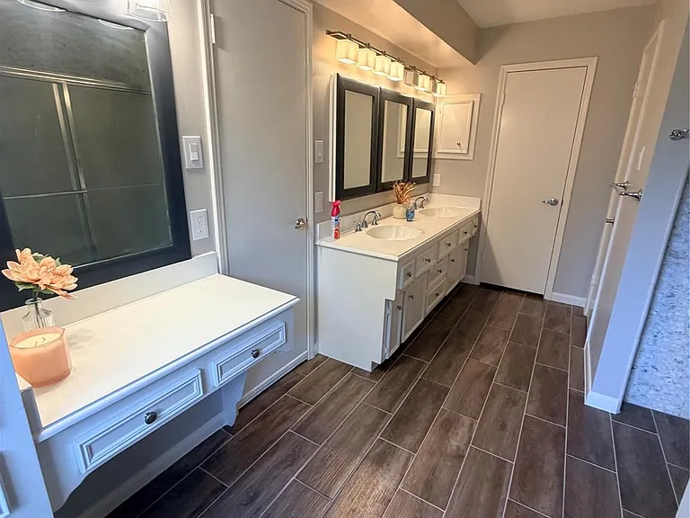 7846 Bankside Dr — Photo 13