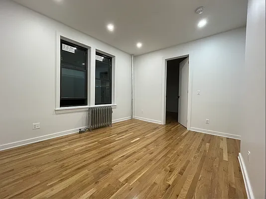 Rented by EXR | media 10