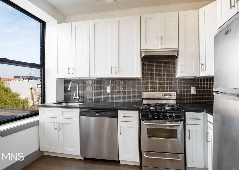 1st image of 200 Columbia St APT 3A