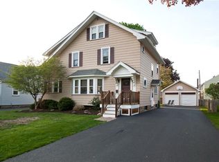 196 Somershire Dr, Rochester, NY 14617