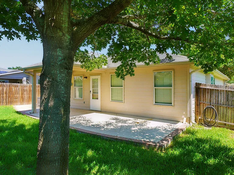 320 Longhorn Way — Photo 35