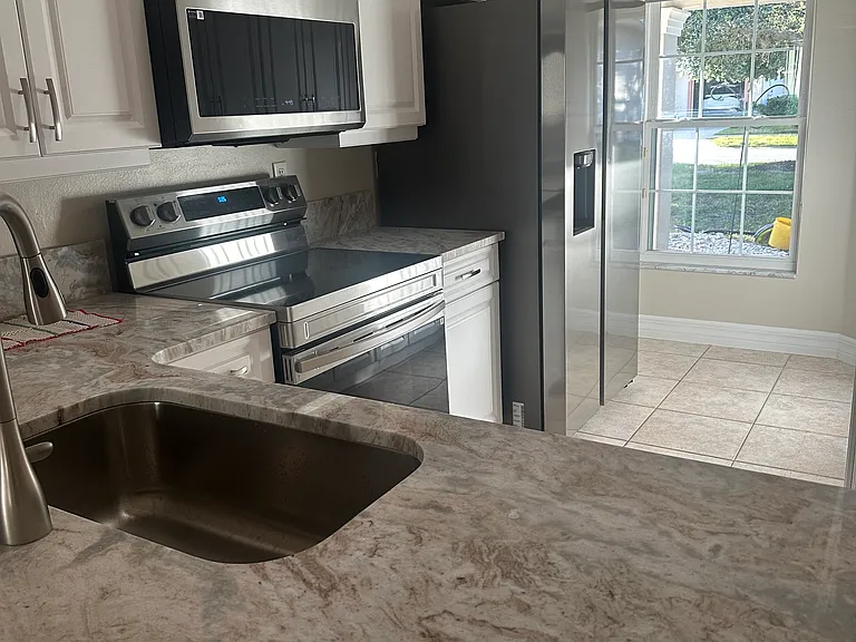 1420 Coconut Palm Cir — Photo 2
