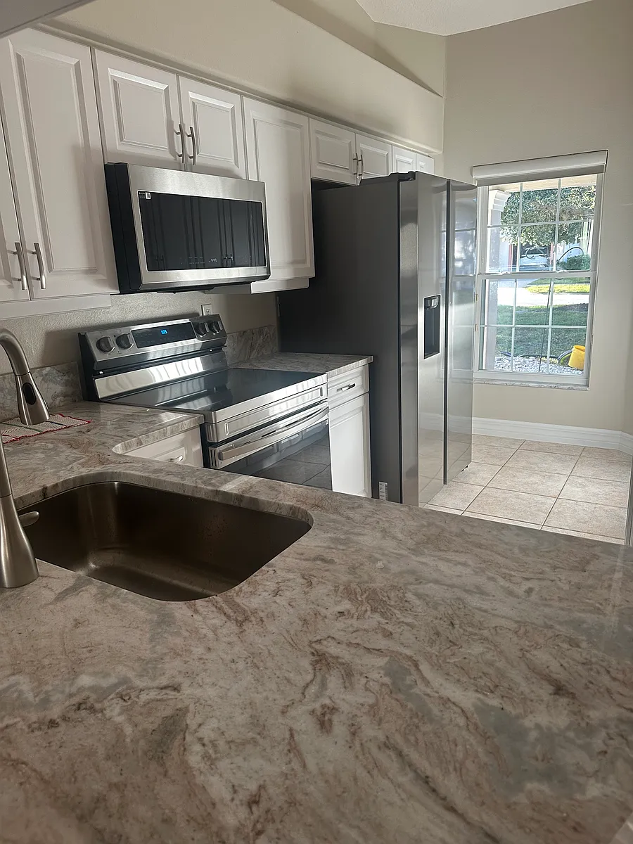 Building Photo - 1420 Coconut Palm Cir
