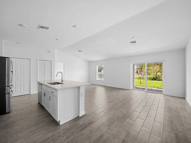2815 24th St W — Photo 2