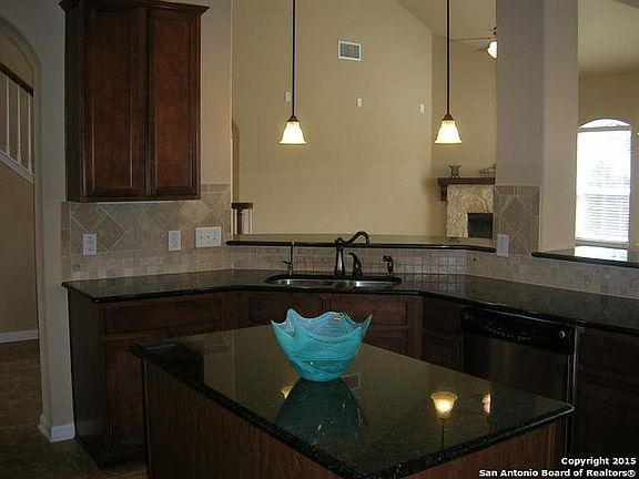 4th image of 505 Oakmont Way