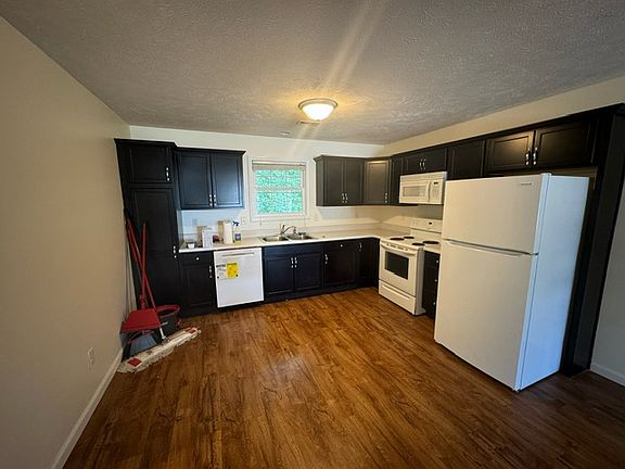 3rd image of 181 Wild Rose Ln #C