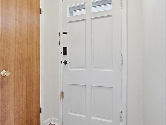 4th image of 306 E Columbia St