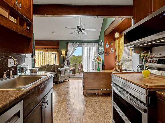 4th image of 12 Cedar Bluff Ln