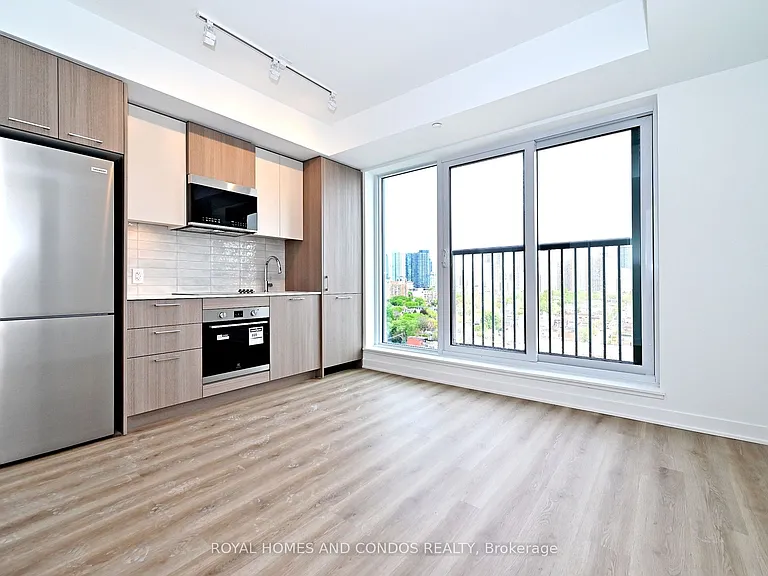 10 Oak St #1510 — Photo 8