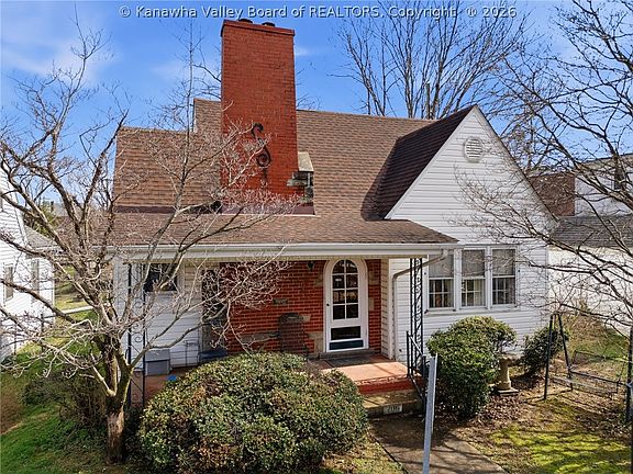 2nd image of 206 Carrington Ct