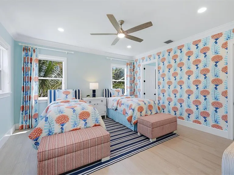 115 Aqua Ln — Photo 45