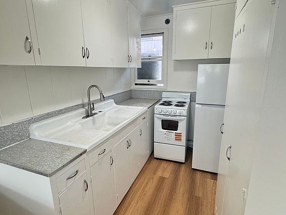 5th image of 738 University Ave #A