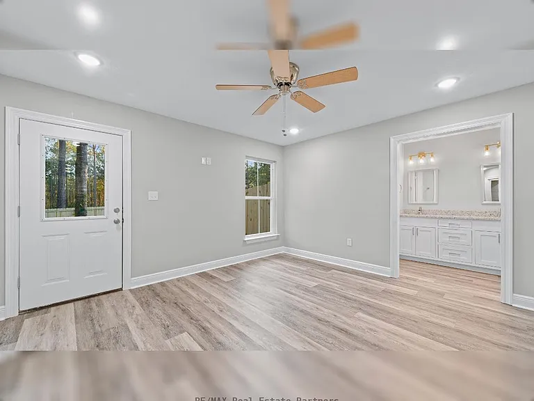 6 Bellamy Ln — Photo 8
