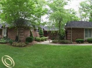 457 Whippers In Ct, Bloomfield Hills, MI 48304