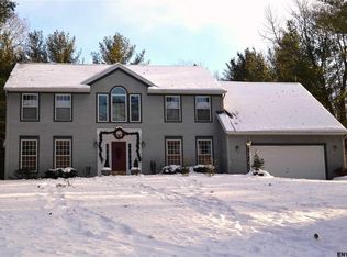 1054 Valerie Dr, Niskayuna, NY 12309