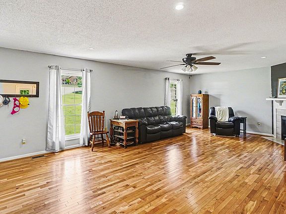 5th image of 1333 Travis Dr