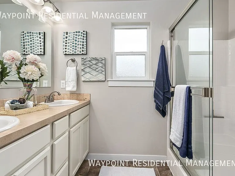 1142 W Parkstone St — Photo 27