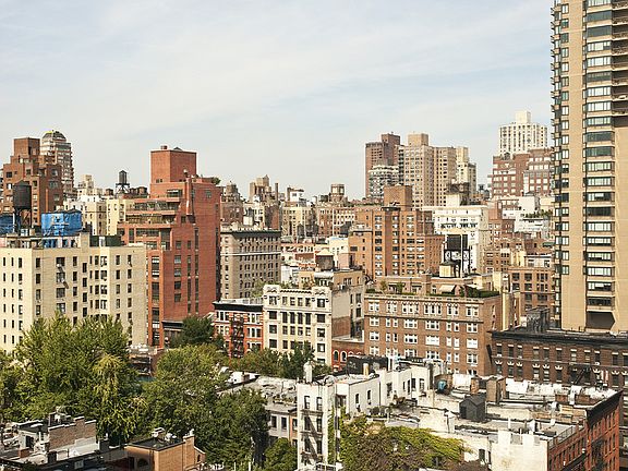 4th image of 201 E 79th St APT 17C