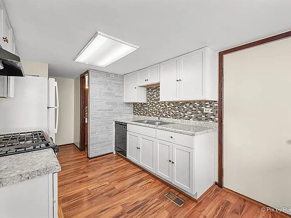 3rd image of 6096 Fremont Dr