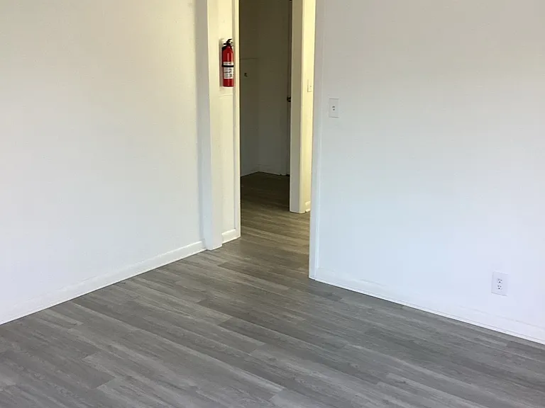 930 SW Angle St — Photo 12
