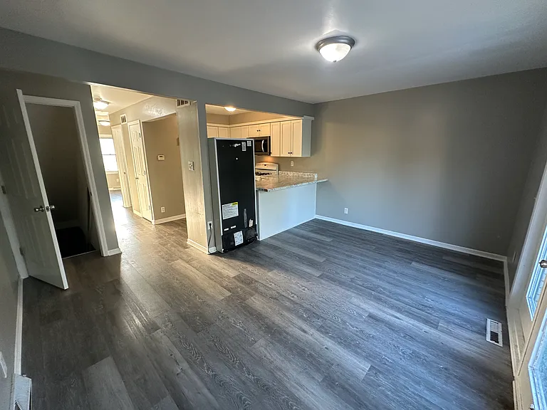 1529 Sheffield Ave #1529 — Photo 9