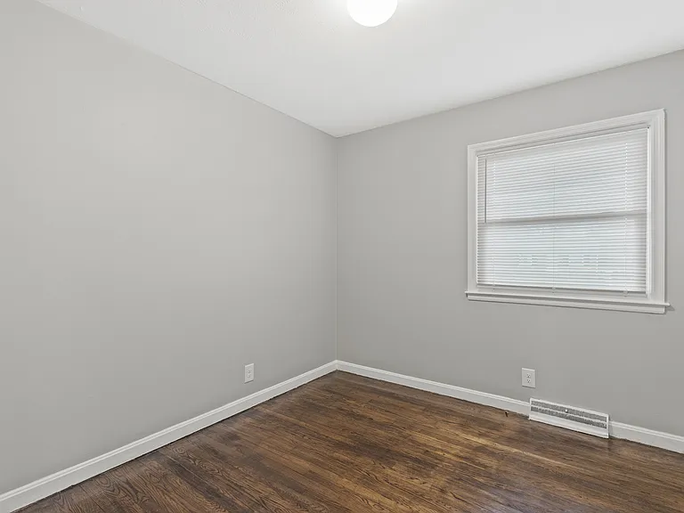 328 Harvard Dr — Photo 9