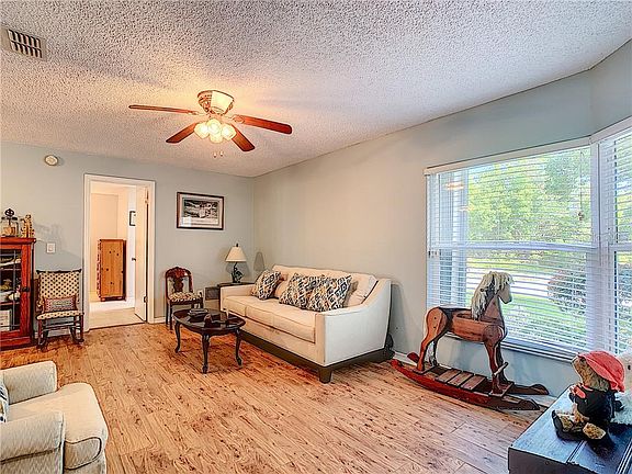 2nd image of 3091 Lynnhaven St