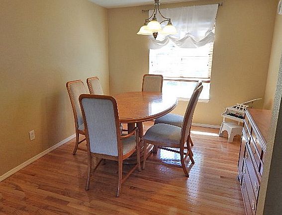 3rd image of 15405 NE 47th Cir