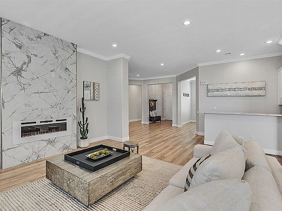 4th image of 2073 Fountain City St