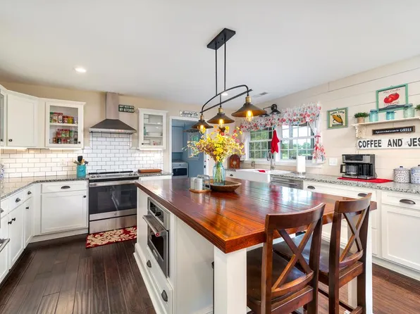 5710 Saint Charles Rd, Mayesville, SC 29104