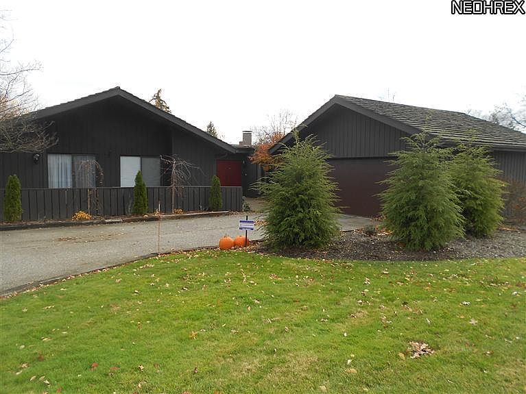 1st image of 475 Hill Dr
