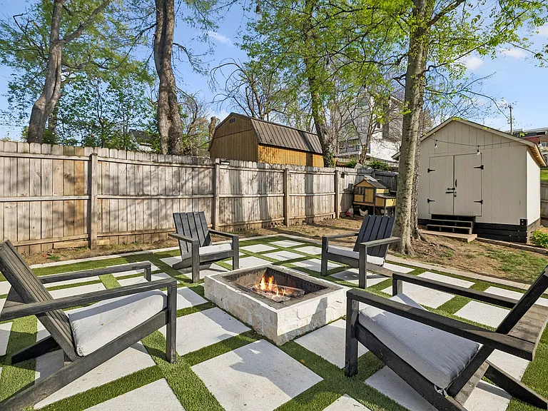 1016 Lenore St — Photo 17