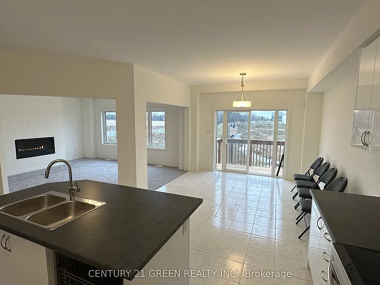 126 Hitchman St — Photo 8