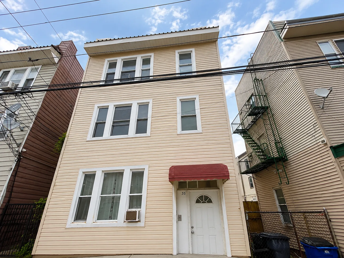 3 bed, 1200 sqft, $2,095 — Photo 4