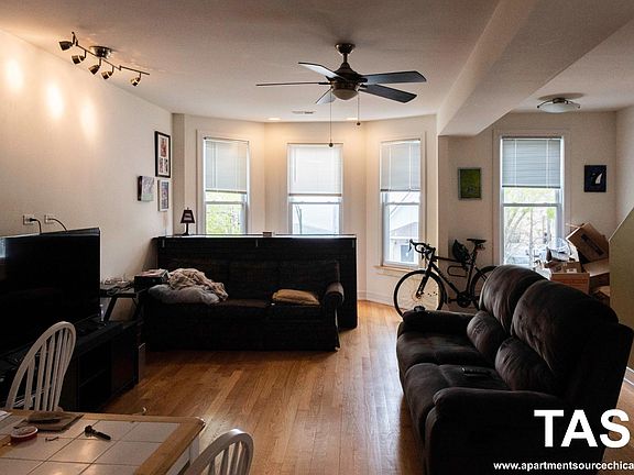 5th image of 3023 N Oakley Ave #3023S2
