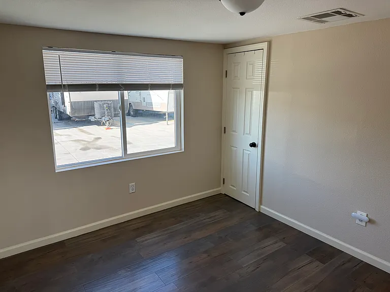 43813 Sierra Hwy — Photo 24