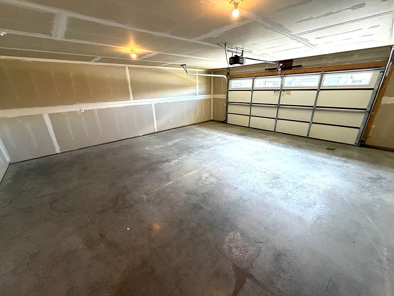2865 Ashley Ave — Photo 11