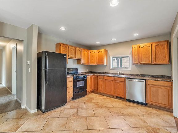 5th image of 303 S Lakeside Dr
