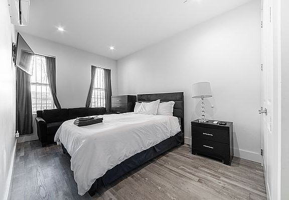 5th image of 2099 Pacific St #1D