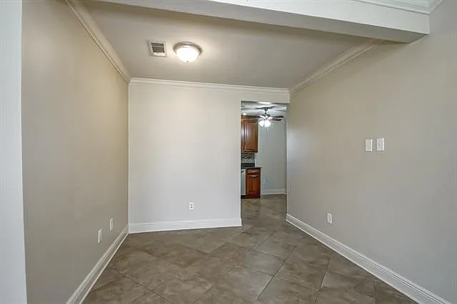 2725 Varnado St — Photo 11