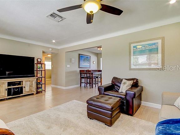 5th image of 320 89th Ave N